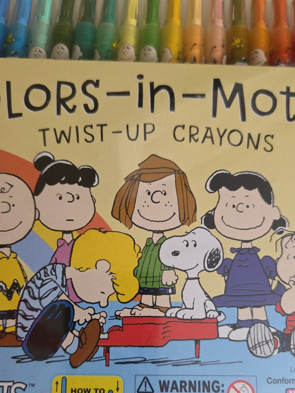 NEW Peanuts Colors-in-Motion Twist-Up Crayons - Multicolor Assortment 50 Colors